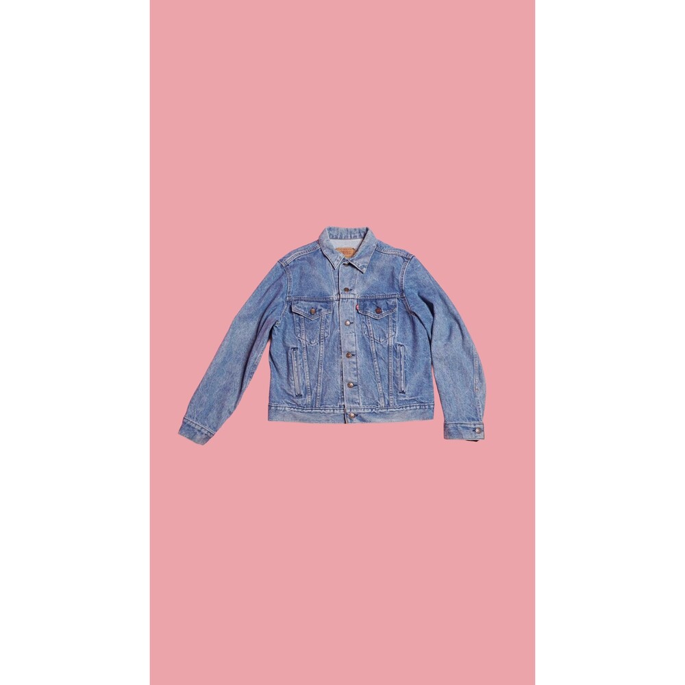 1980s-1990s LEVIS STRAUSS & CO. Trucker Denim Medium Wash Jacket W/Pockets. L-XL